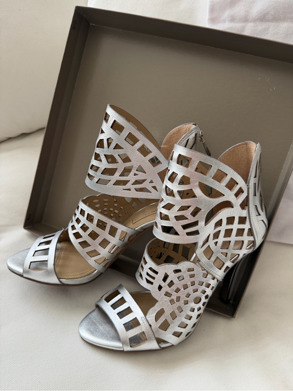 BCBGMAXAZRIA Maven Silver Metallic Laser-Cut Heels – Size 8M